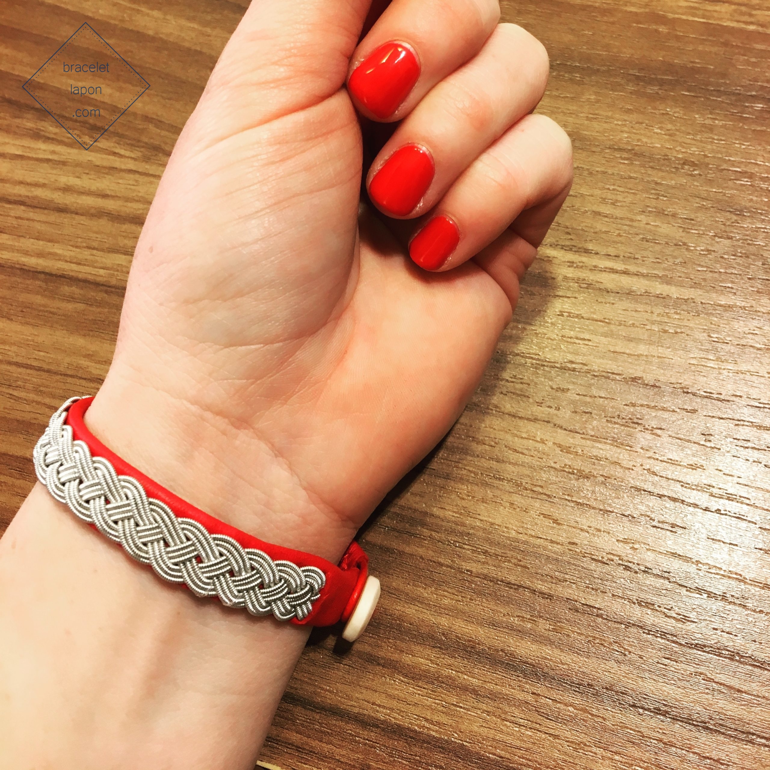 Bracelet lapon – NYA – cuir rouge