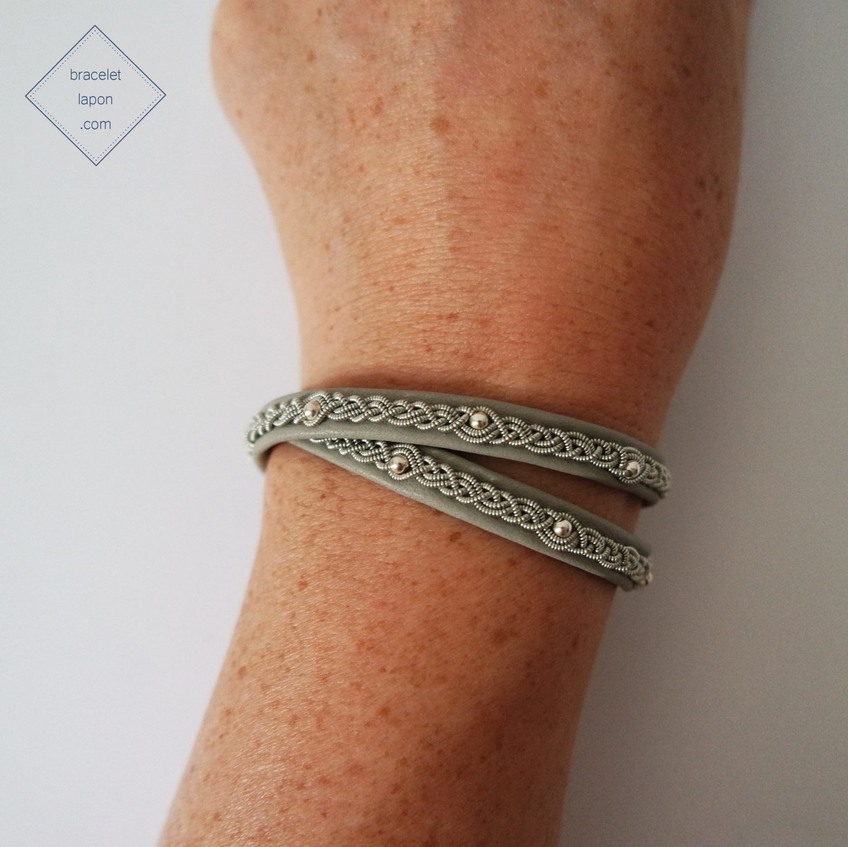 Bracelet lapon – PARLA 2 tours – cuir gris clair